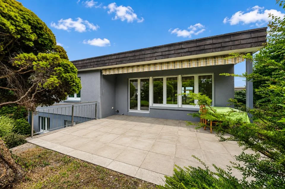 Casa unifamiliare ristrutturata in modo completo con idillio giardino e prossimità del lago