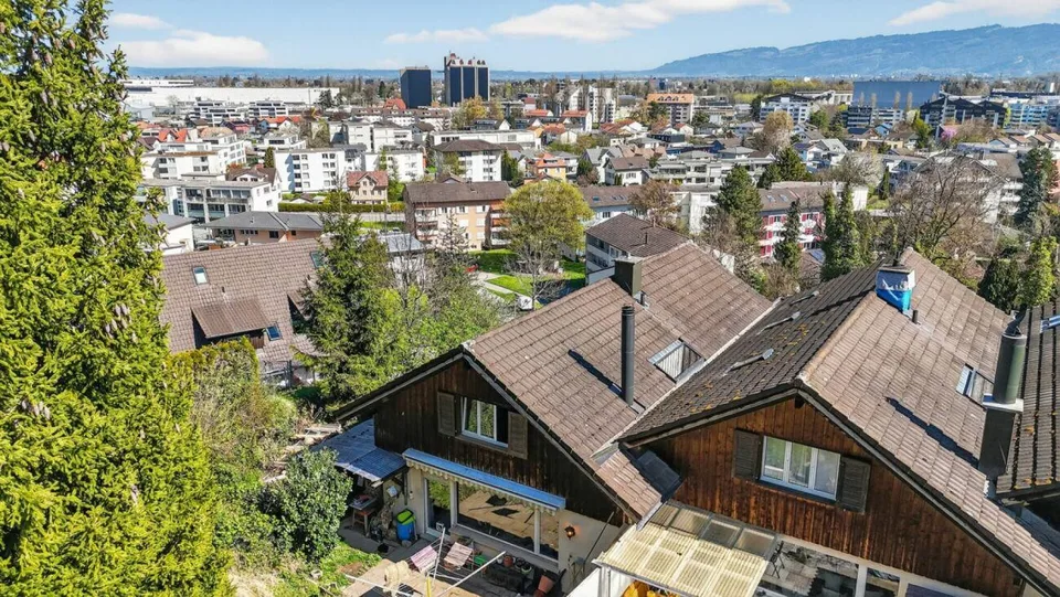 Eckreihenhaus mit unverbaubarer Aussicht, grosszügigem Balkon, erhö...