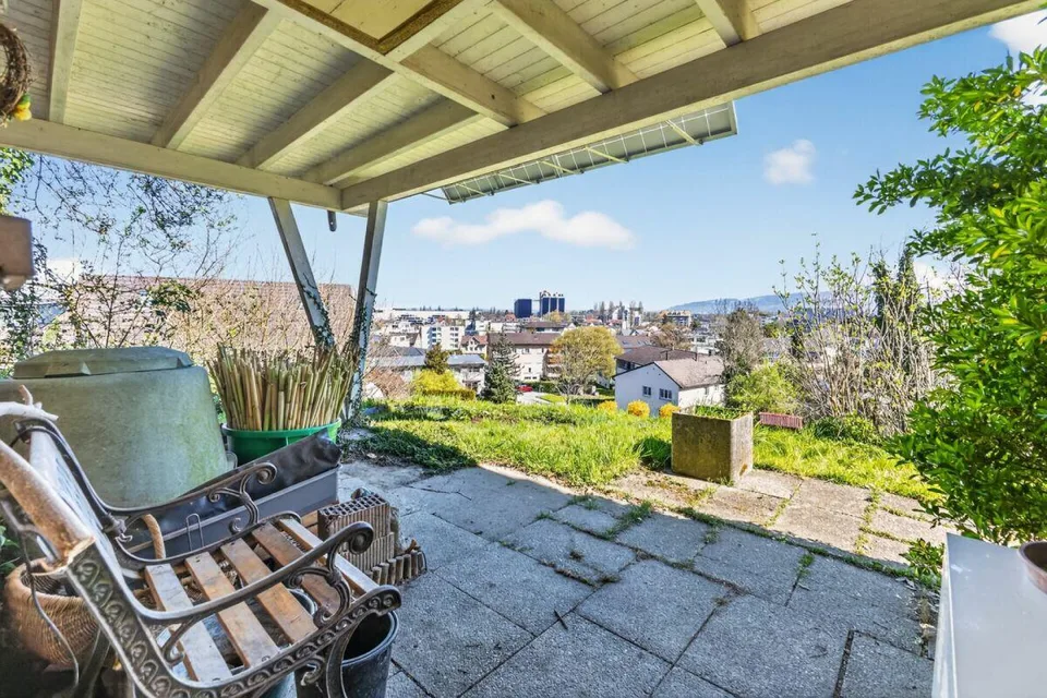 Eckreihenhaus mit unverbaubarer Aussicht, grosszügigem Balkon, erhö...