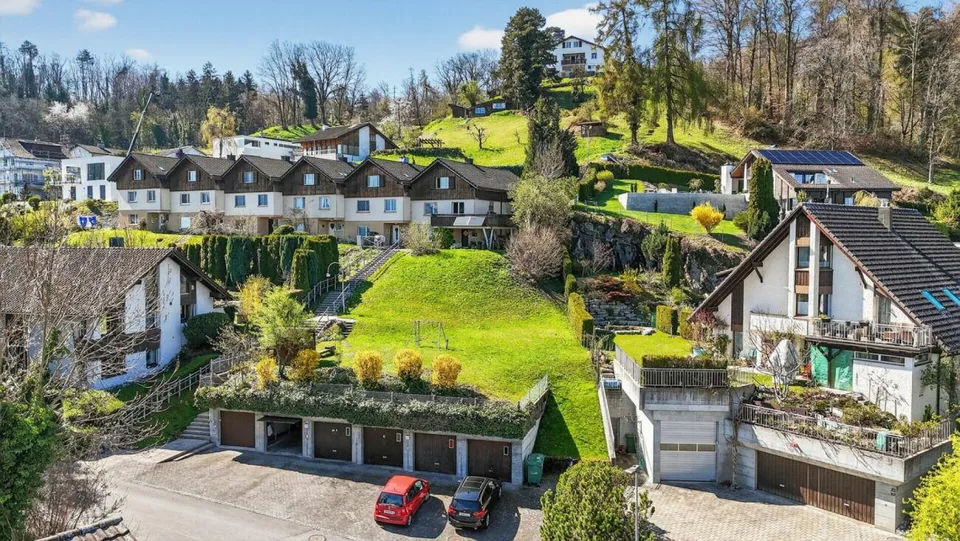 Eckreihenhaus mit unverbaubarer Aussicht, grosszügigem Balkon, erhö...
