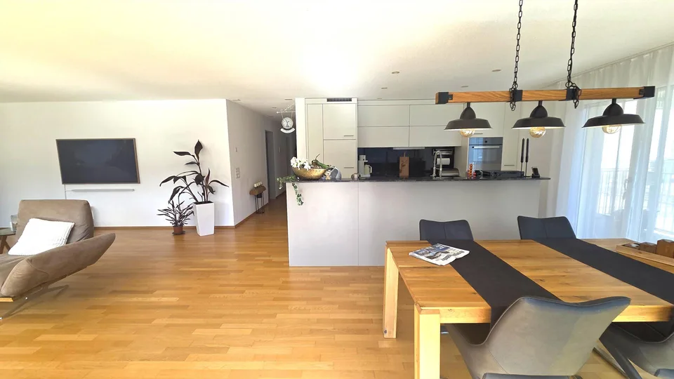 Neuwertige, riesige 5 ½-Zimmer-Terrassenwohnung mit schönstem Talblick – foto 18 di 30