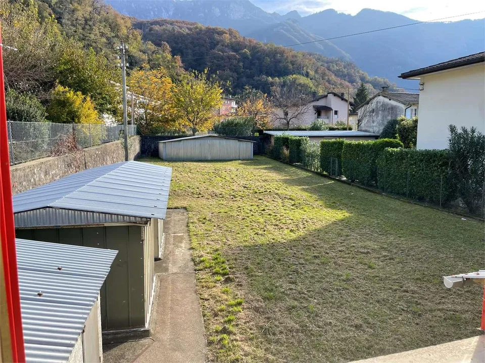 Propriété avec grand terrain constructible à Maroggia
