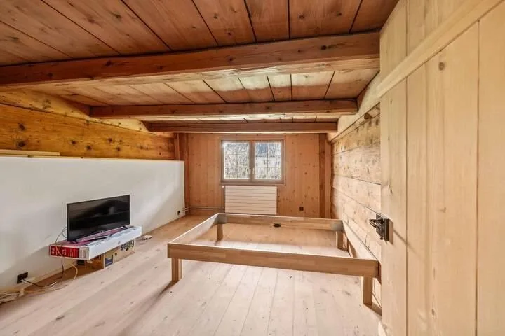 CHARMANTES REIHENECKHAUS MIT SEESICHT UND SCHWEDENOFEN IN PFÄFFIKON