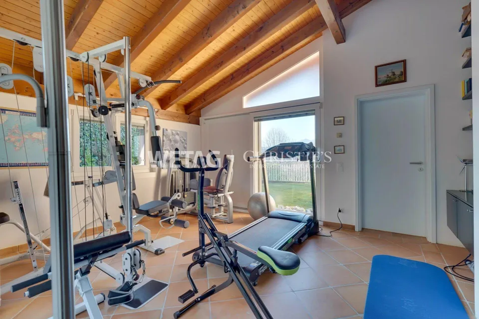 Elegant Villa in Lugano-Villa Luganese for sale: Spacious rooms, level garden, outdoor pool & fitness area – photo 10 of 13