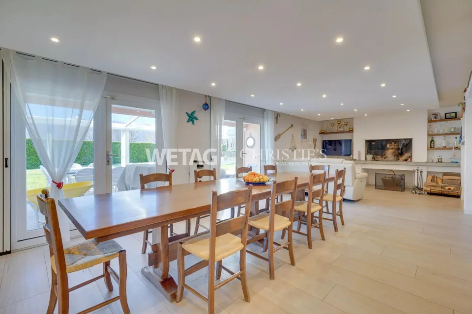 Elegant Villa in Lugano-Villa Luganese for sale: Spacious rooms, level garden, outdoor pool & fitness area – photo 11 of 13