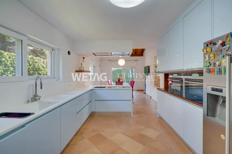 Villa elegante a Lugano-Villa Luganese in vendita: Ampi spazi, giardino piano, piscina all'aperto & area fitness