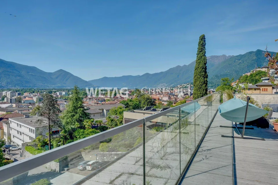 Appartamento penthouse luminoso & esclusivo con grande terrazza & vista panoramica in vendita a Locarno