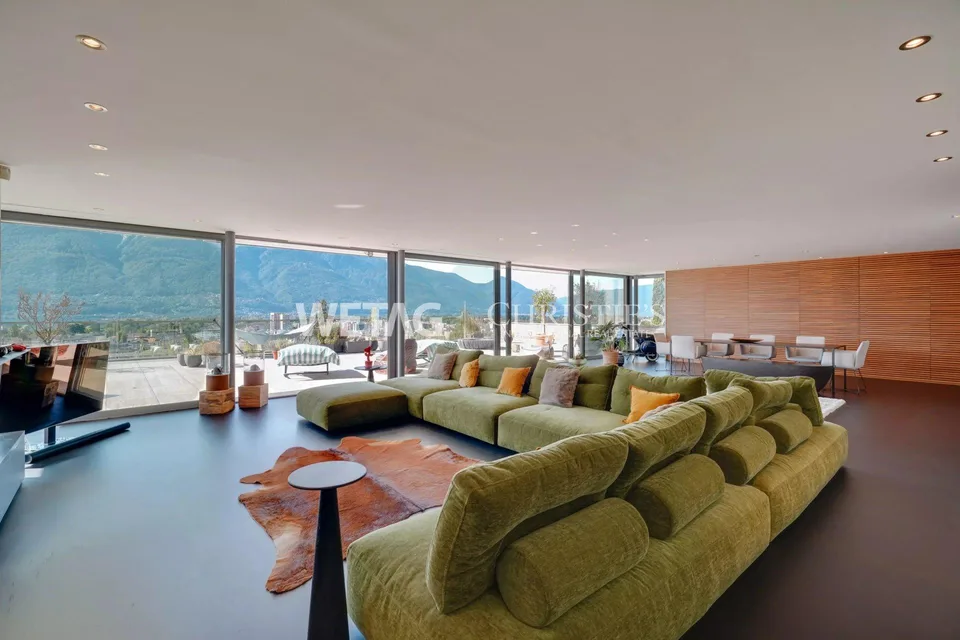 Appartamento penthouse luminoso & esclusivo con grande terrazza & vista panoramica in vendita a Locarno