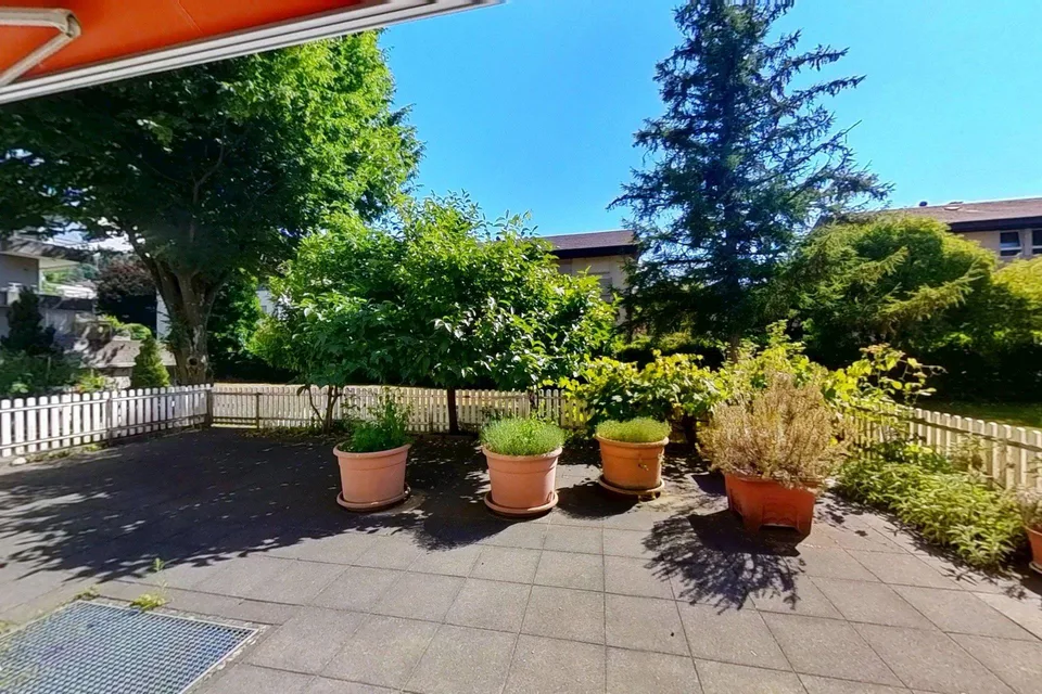 Grosszügige Parterre-Wohnung mit Terrasse