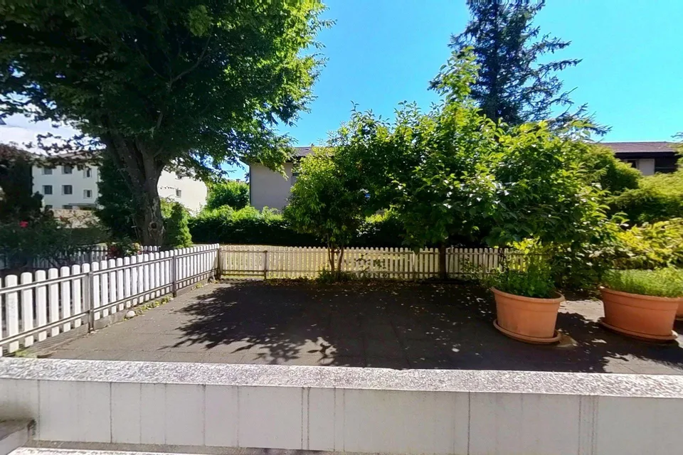 Grosszügige Parterre-Wohnung mit Terrasse
