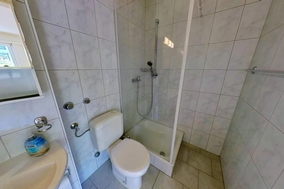 Grosszügige Parterre-Wohnung mit Terrasse – Foto 11 von 11