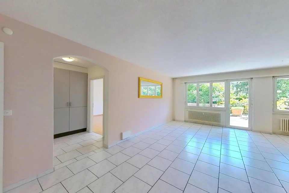 Grosszügige Parterre-Wohnung mit Terrasse – Foto 6 von 11