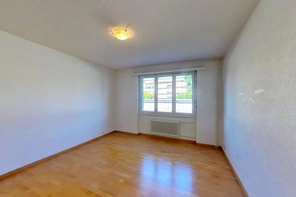 Grosszügige Parterre-Wohnung mit Terrasse – Foto 8 von 11