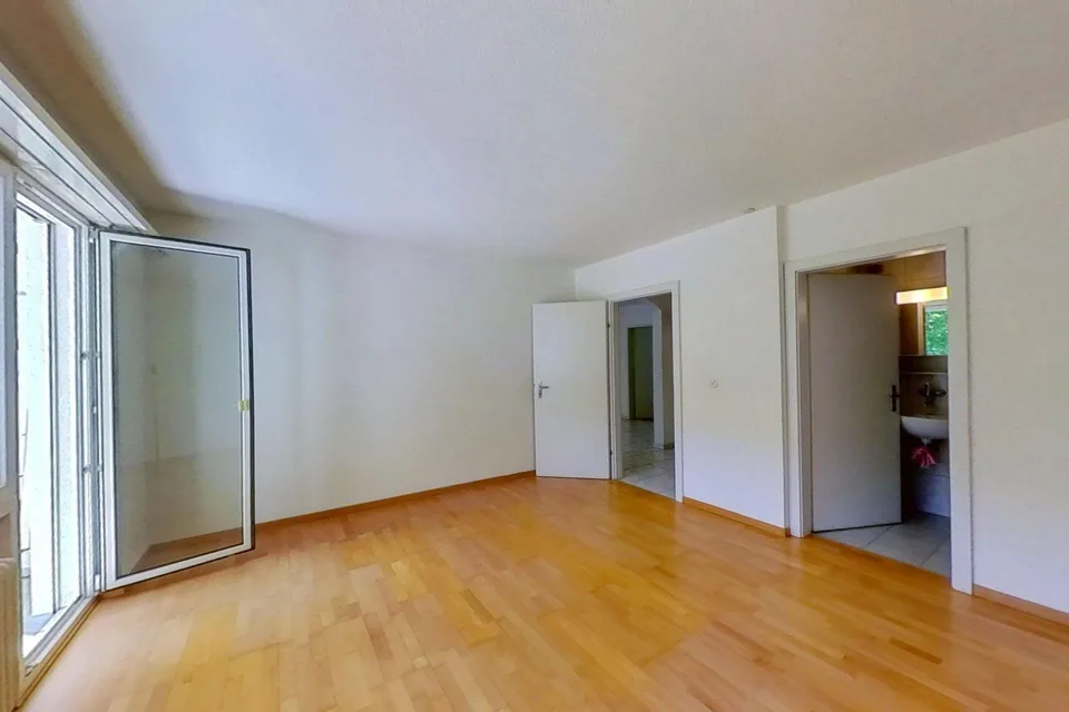 Grosszügige Parterre-Wohnung mit Terrasse – Foto 9 von 11