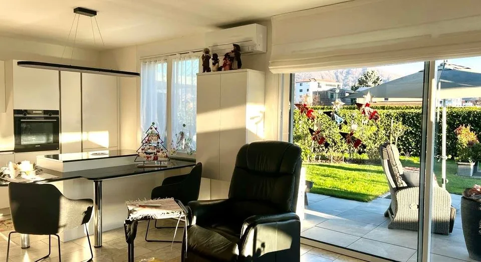 Elegantes Appartement mit großer Terrasse und privatem Garten – Foto 10 von 13