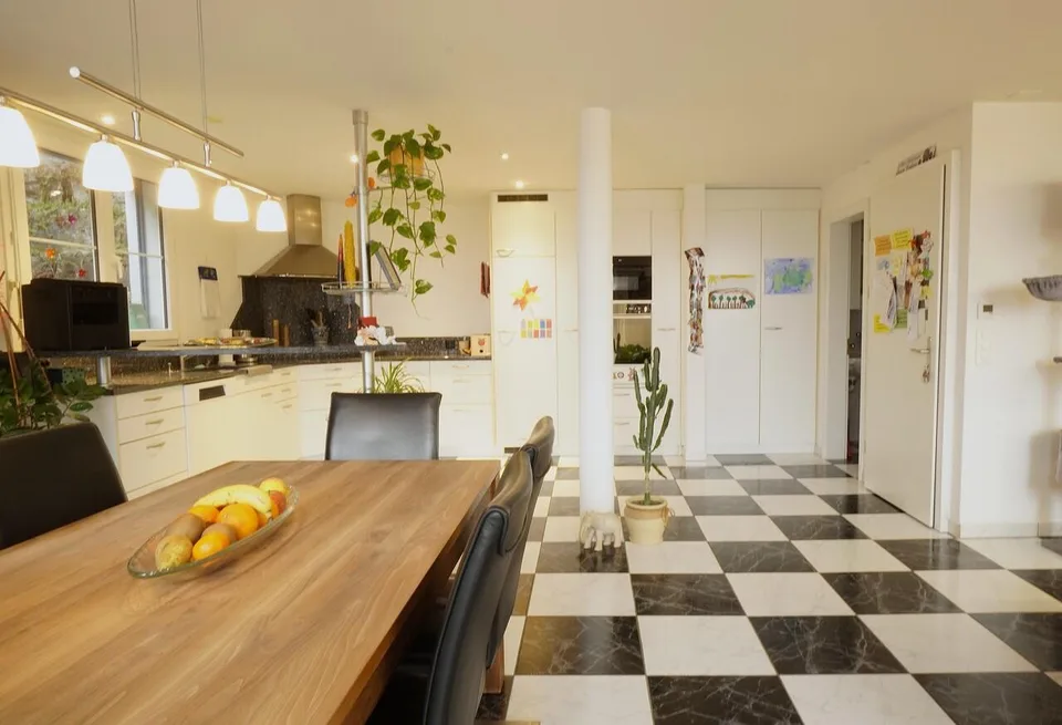 Maison mitoyenne double avec studio ; beaucoup d'espace pour vivre