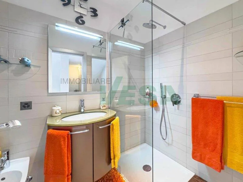 Moderna e luminosa villa mono-bifamiliare con splendida vista aperta – foto 11 di 21