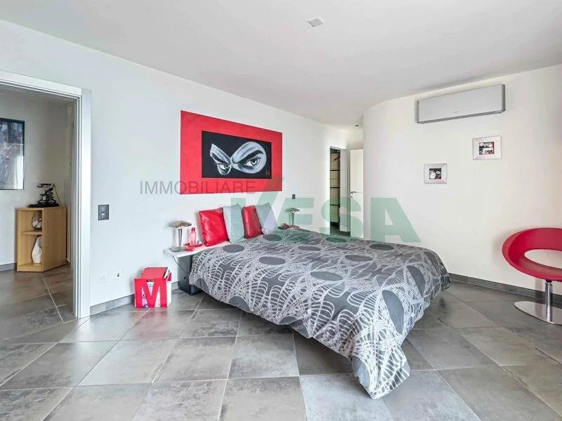 Moderna e luminosa villa mono-bifamiliare con splendida vista aperta – foto 6 di 21
