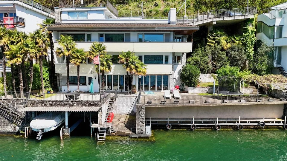 Oasi sul Lago di Lugano - Villa pieds dans l'eau con darsena privata