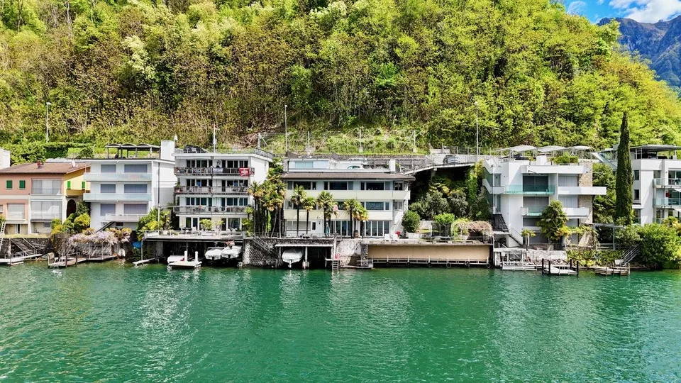 Oasi sul Lago di Lugano – Villa pieds dans l’eau con darsena privata
