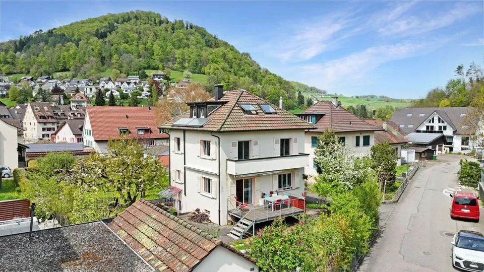 erschwingliches Einfamilienhaus mit grosszügigem Raumangebot und Ga...