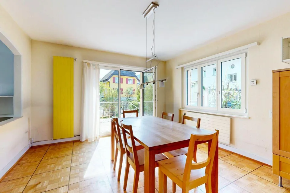 erschwingliches Einfamilienhaus mit grosszügigem Raumangebot und Ga...