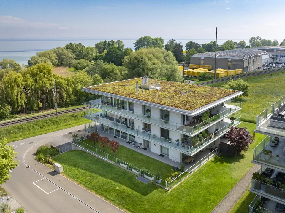 Grosszügige 3.5-Zimmer Wohnung mit Seeblick und Lift im 1. Obergesc...