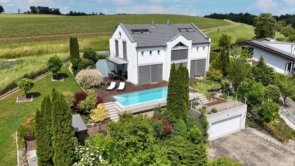 Architektenvilla mit Panorama & Infinity Pool – wo Architektur, Weitsi