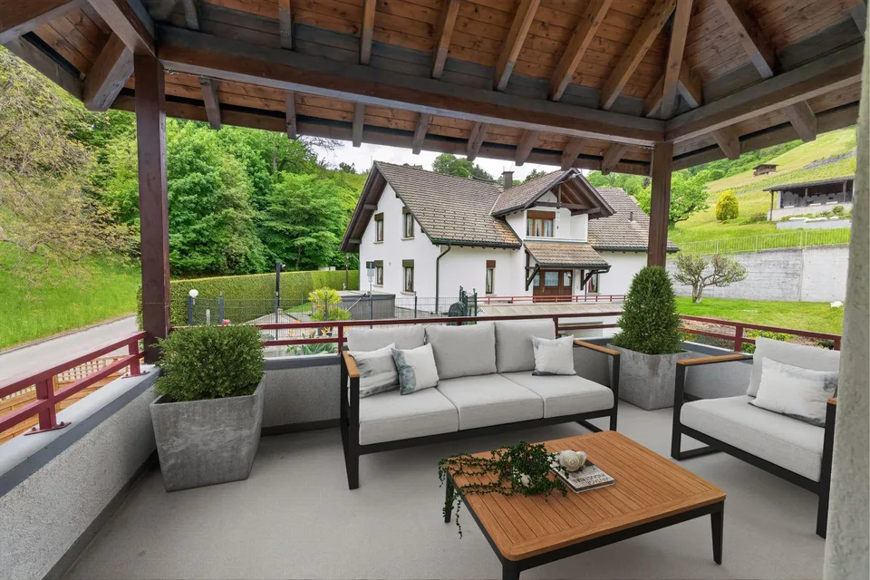 Charmantes Landhaus mit Aussenpool und Autohalle für 4 Personenwagen – Foto 6 von 11