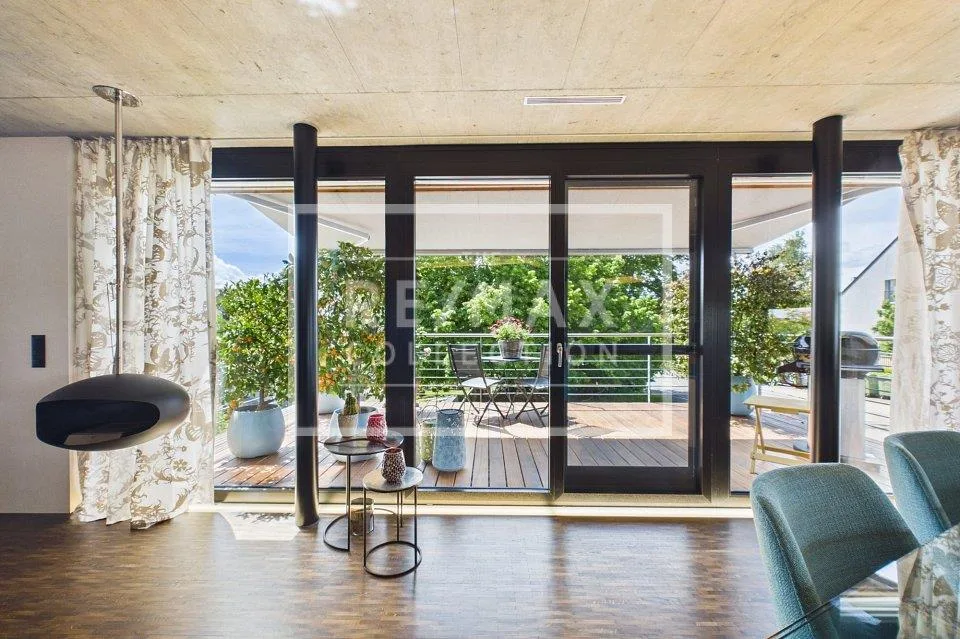 Exclusive 4.5 room apartment with sunny terrace