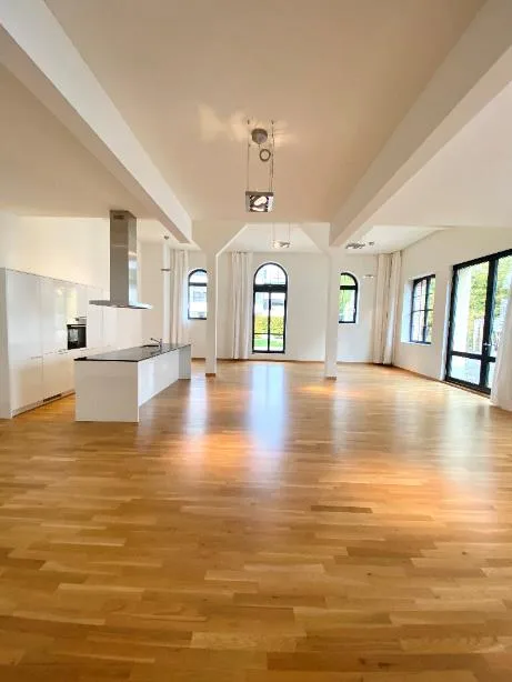 Loft unico in fabbrica ristrutturata - urbano e moderno