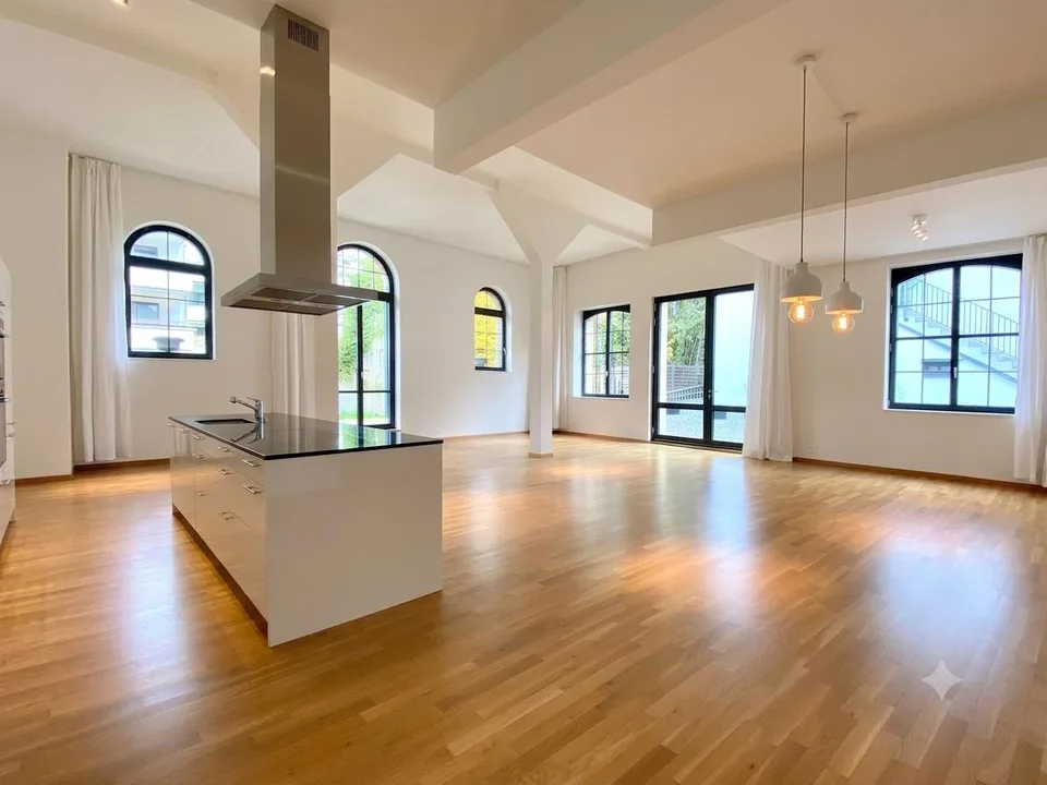 Loft unico in fabbrica ristrutturata - urbano e moderno