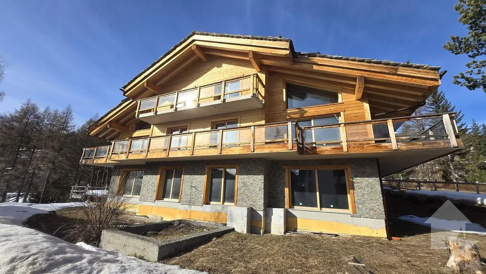 Bellissimo duplex di 4,5 locali di alta qualità nel centro di Crans