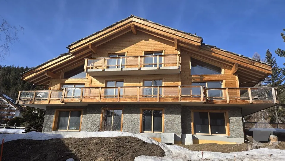 Bellissimo duplex di 4,5 locali di alta qualità nel centro di Crans