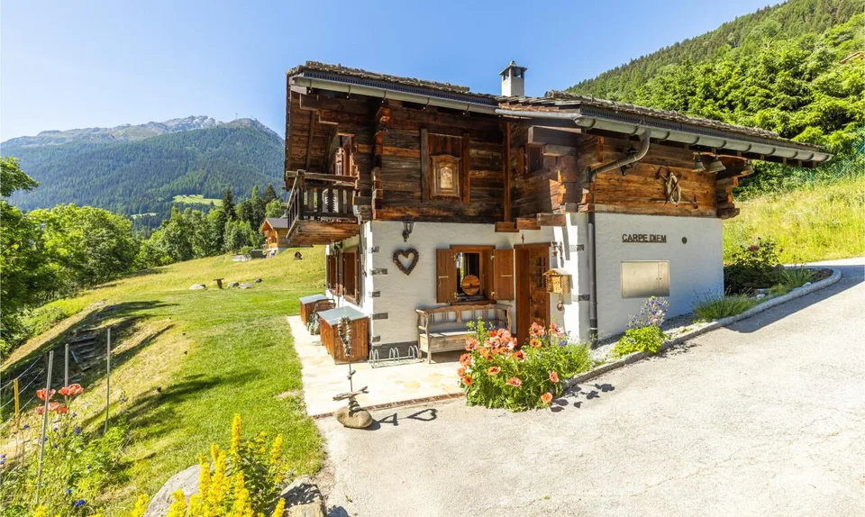 Authentisches Chalet aus alten Balken