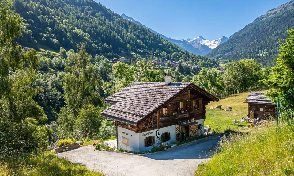 Authentisches Chalet aus alten Balken