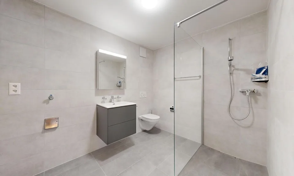 Superbe appartement de 3.5p orienté sud-ouest dans bâtiment historique – Foto 8 von 21