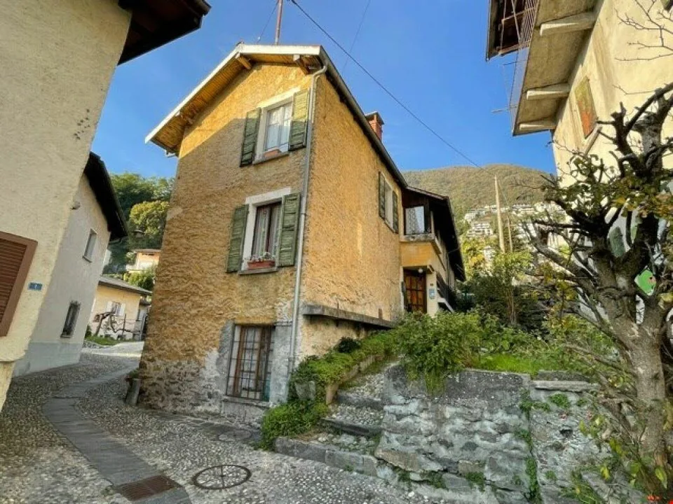 GORDOLA (NUCLEO) - VENDESI CASA TICINESE DA RISTRUTTURARE