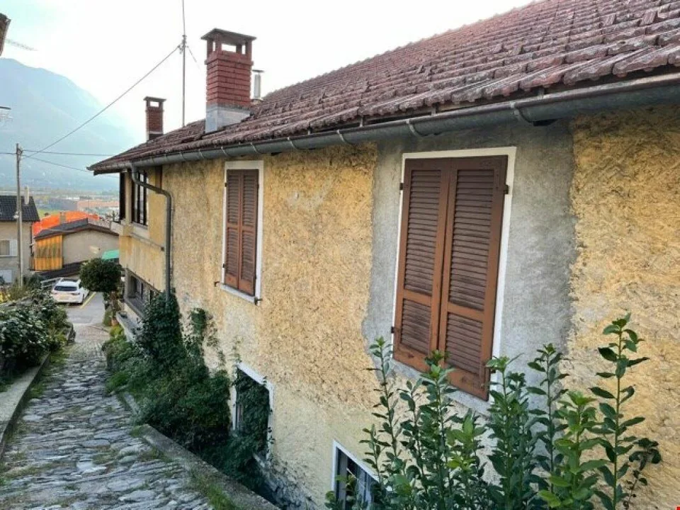 GORDOLA (NUCLEO) - VENDESI CASA TICINESE DA RISTRUTTURARE