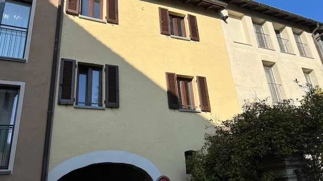 Maison de nucleo entièrement rénovée exclusive