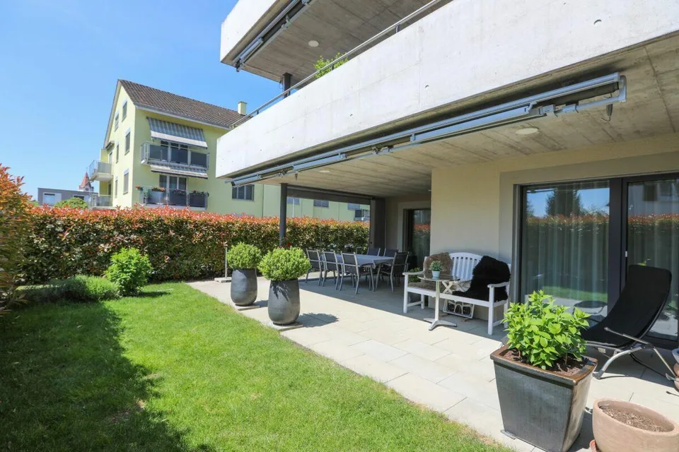 Hochwertige Parterrewohnung mit grossem Gartenanteil