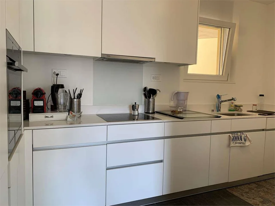 Elegante 3.5 Locali con Bella Vista e Massima Tranquillità