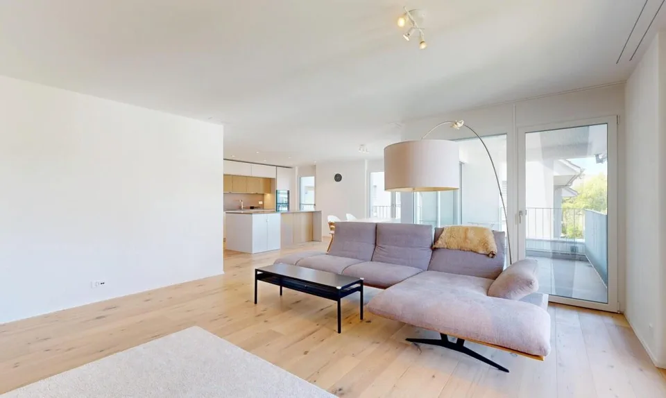 Neuwertige 5.5-Zimmer-Maisonettewohnung in Spreitenbach