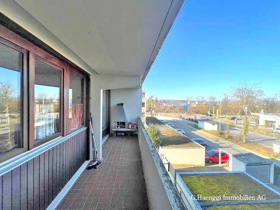 Helle 3 1?2 Zimmer-Wohnung mit zwei grossen Balkonen
