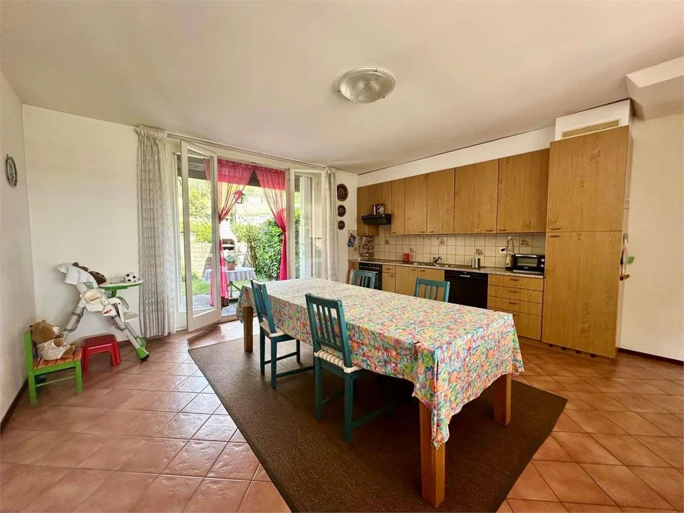 House in the green in Seseglio with splendid open view
