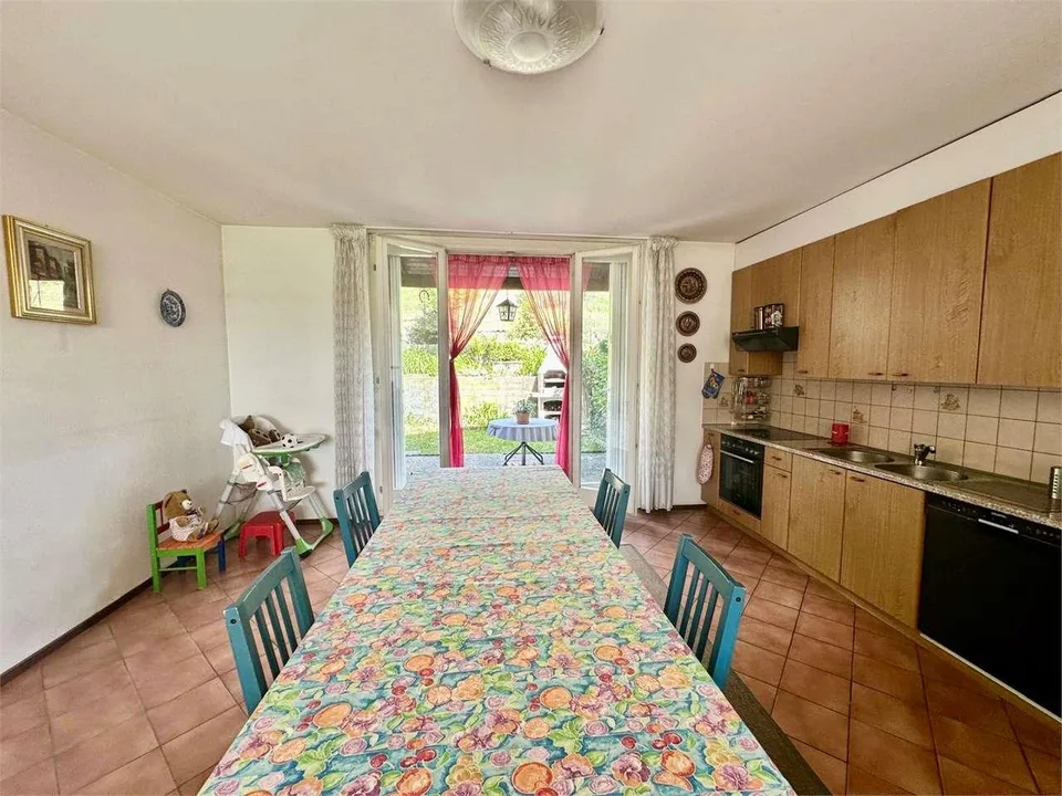House in the green in Seseglio with splendid open view