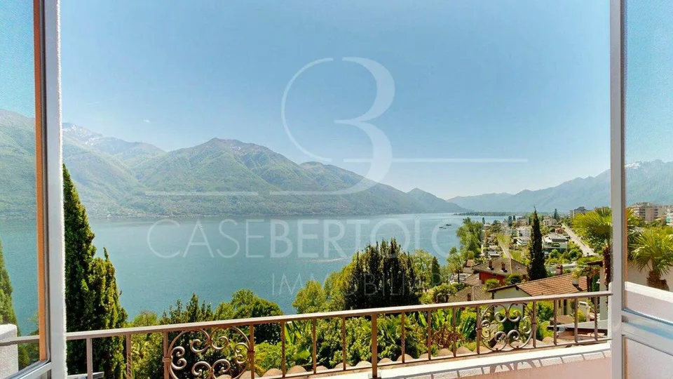 Villa mit Innenpool, Wohnsuite & Privatsphäre über dem Lago Maggiore