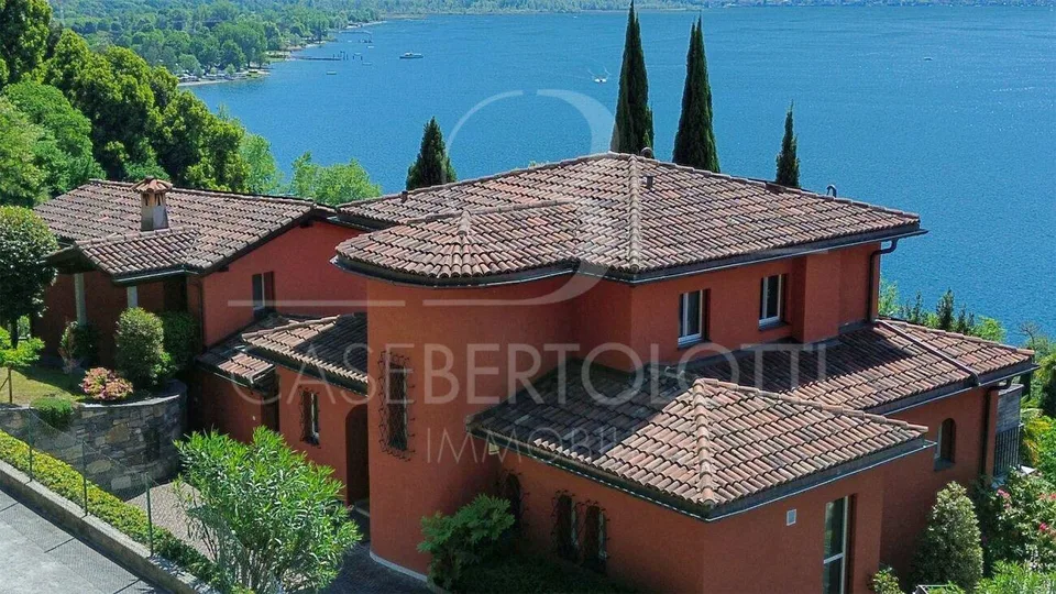 Villa mit Innenpool, Wohnsuite & Privatsphäre über dem Lago Maggiore