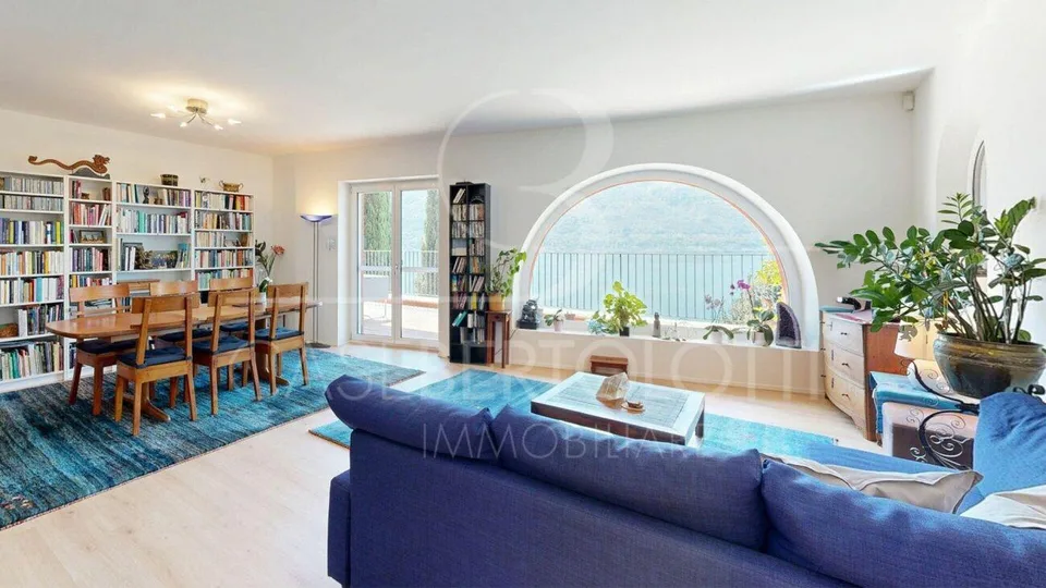 Villa mit Innenpool, Wohnsuite & Privatsphäre über dem Lago Maggiore
