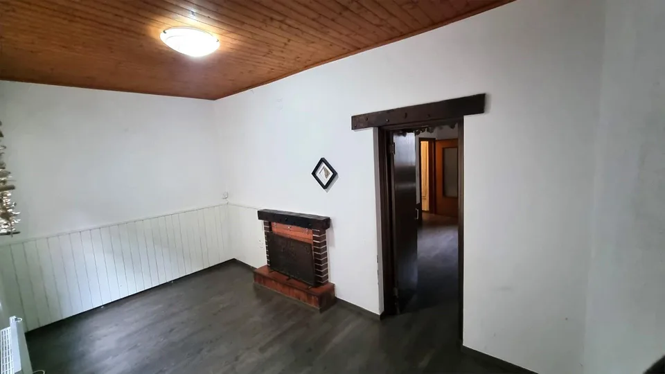Typisches Tessiner Haus im Dorfkern